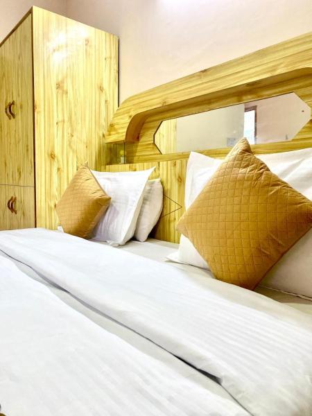 Aman Cottage Manali Near Mall Road, Забронировать  Отели Манали с парковкой, Парковка