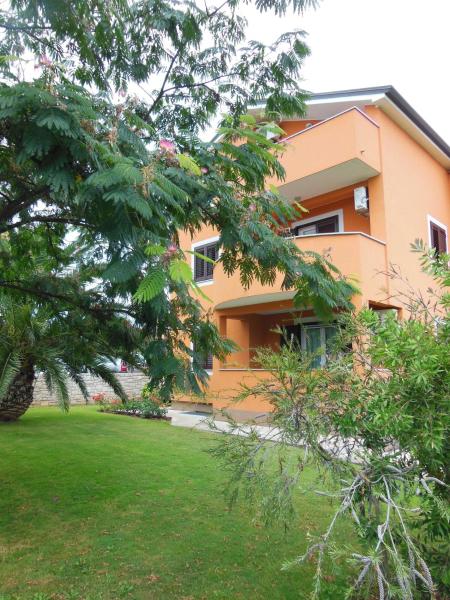 Apartments ANITA, Забронировать Апартаменты/квартира Отели в центре Замбратии, в центре