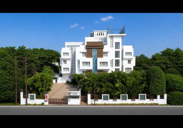 ECKO Hotel, Nashik, Забронировать  Отели Насик с парковкой, Парковка