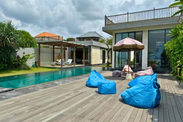 Deyandra 3 BR Private Pool Villa With Sea View, Забронировать  Отели Гианьяр с бассейном, Бассейн