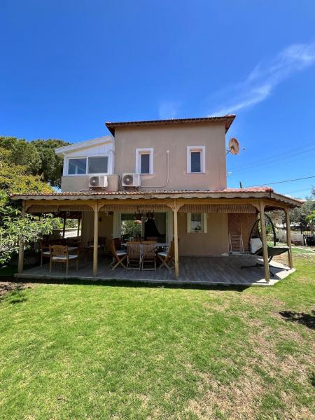 Beachside Garden Villa with Spacious Private Garden in Çeşme, Забронировать  Чешме Измир