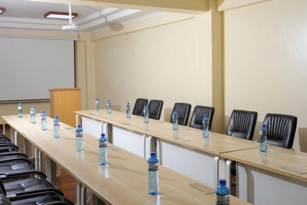 Cranes Suites Hotel