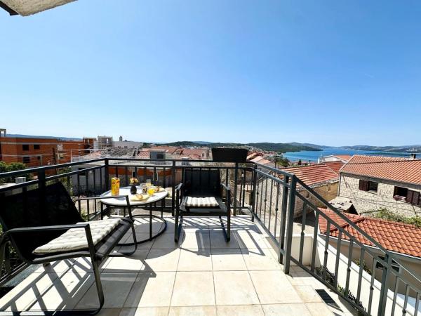 Sunny oasis with a beautiful view, Забронировать  Трогир Ciovo Island