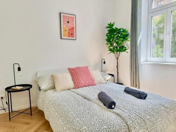 Modern Spacious Renovated Apartment