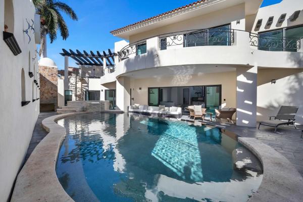 Marbella Lane Grand 5BR Oasis Villa Getaway, Забронировать  Отели Южной Нижней Калифорнии с парковкой, Парковка