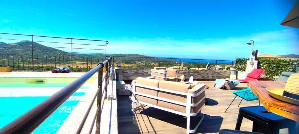 Villa 2F avec piscine privée, vue mer et montagne, Забронировать  Отели Balagne с парковкой, Парковка