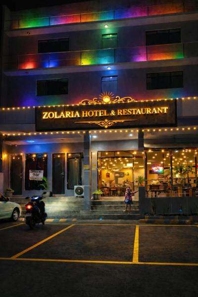 Zolaria Hotel and Restaurant, Забронировать  Отели Лусна с парковкой, Парковка