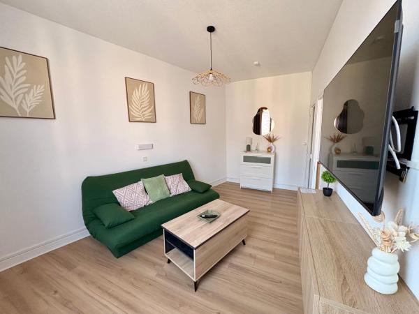 Villa Angel appartement deux à quatre personnes, Забронировать  Отели Ла-Бурбуль с парковкой, Парковка