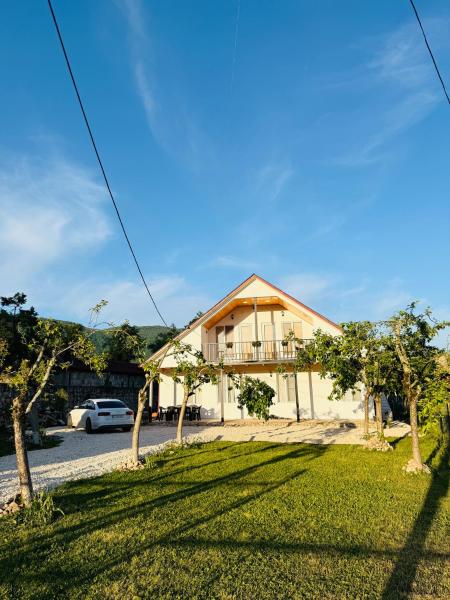 Loretas Canyon Farmhouse, Забронировать  Отели Самегрело — Верхней Сванетия с парковкой, Парковка