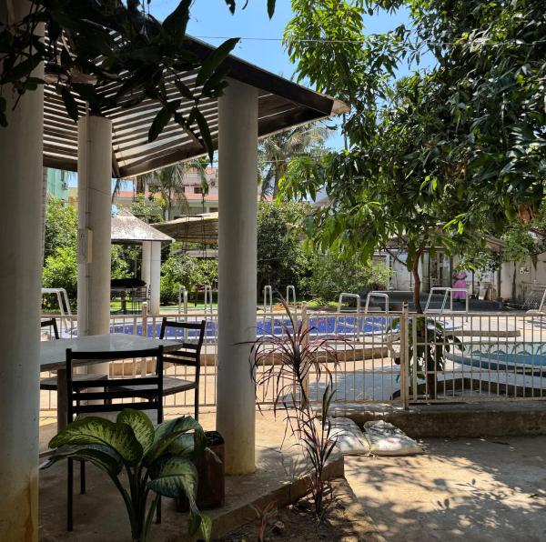 P S R OASIS nature retreat, Забронировать  Отели Визианагарам с парковкой, Парковка