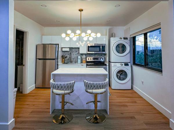 Modern Miami Suites - Central To Everything, Забронировать  Отели Майами-Бич с парковкой, Парковка