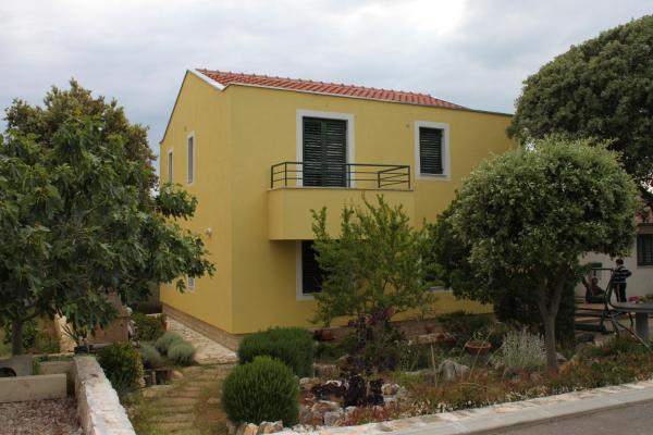 Apartments with WiFi Petrcane, Zadar - 6334, Забронировать Апартаменты/квартира Отели Петрчане с парковкой, рядом с Автобусная остановка Петрчане, Парковка