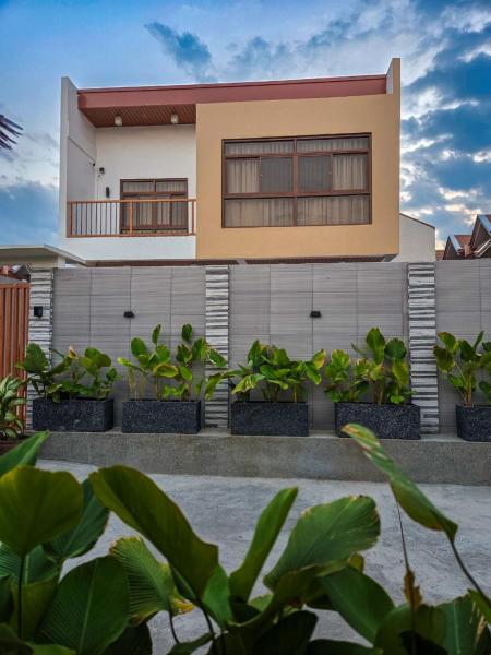 C Urban Villas 2, Забронировать  Отели Лусна с парковкой, Парковка