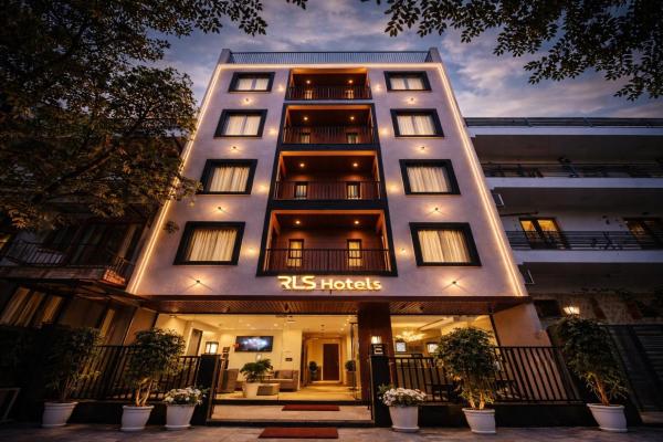 RLS Hotels, Greater Noida Near Expo Centre & Mart, Забронировать  Отели Грейтер-Нойда 3 звезды, 3*