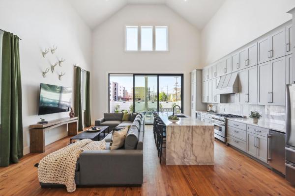 Designer 7 bedroom Heated Pool Stay Heirloom, Забронировать  Новый Орлеан Луизиана
