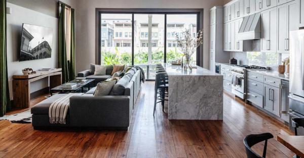Designer 6-bedroom pool 1 block to parade route, Забронировать  Новый Орлеан Луизиана