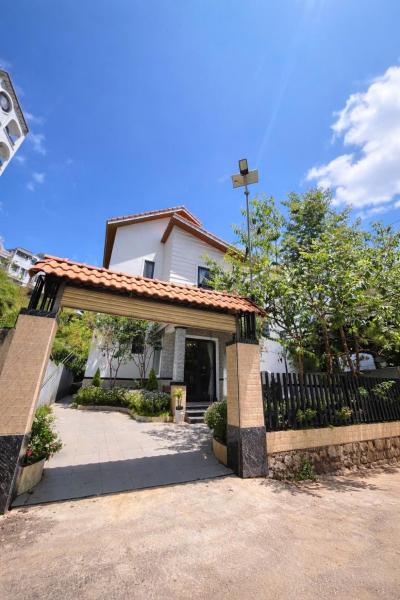 Joy House - Homestay Villa ĐÀ LẠT, Забронировать  Отели Ламдонг с парковкой, Парковка