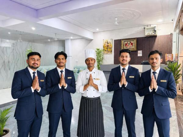 Shri Prem Sharnam - By The Aureo Hotels, Забронировать  Отели Вриндавана 3 звезды, 3*