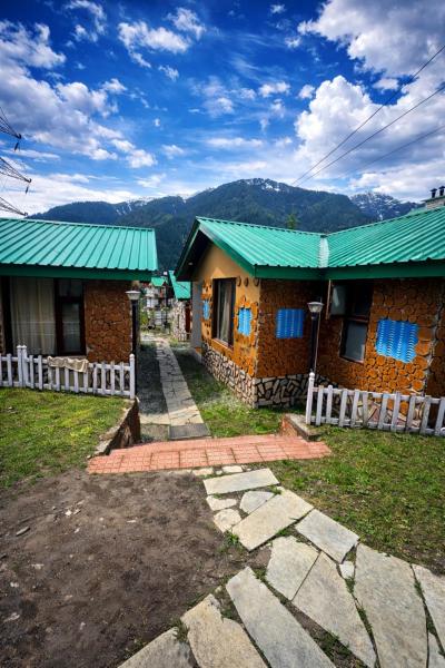Aura Montane luxury cottages, Забронировать  Отели Манали с парковкой, Парковка