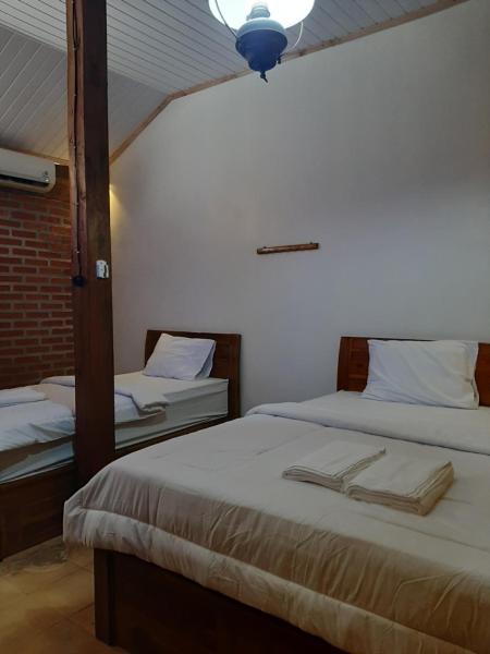 Joglo Lesung Herittage Cottage, Забронировать  Отели Yogyakarta Province с парковкой, Парковка