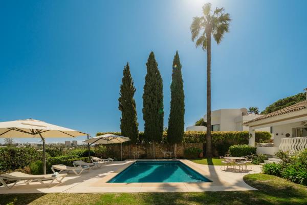 Villa Aviemore - Luxury Villa with Pool in Nueva Andalucia, Забронировать  Марбелья Коста-дель-Соль