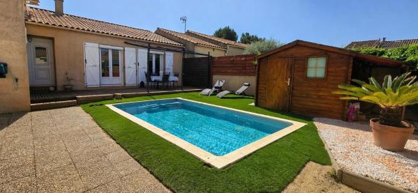Villa Les Romarins Piscine Clim Wifi 3 chambres, Забронировать  Сериньян Hérault