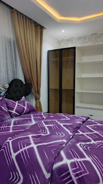 3 Bedroom Self- Compound Duplex, Opebi-Ikeja, Забронировать  Отели Икеджа с парковкой, Парковка