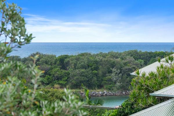 Solis Villas - Beachfront, EV charger & Lift, Забронировать  Потсвилл Tweed Coast, рядом с Pottsville Beach