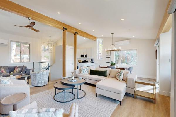 Treehouse-Style Townhouse with Lake Views in Incline Village, Забронировать  Инклайн-Виллидж North Lake Tahoe