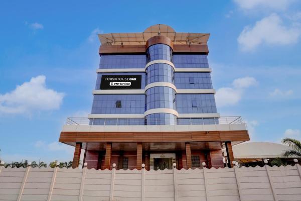 Townhouse Oak Karkamb Road Pandharpur Formerly Grand Residency, Забронировать  Отели штата Махараштры 5 звезд, 5*