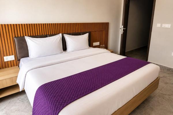 Hotel Elev11 Near Ambala Chandigarh Highway, Zirakpur, Забронировать  Бизнес-отели штата Харьяны, 4* 5*