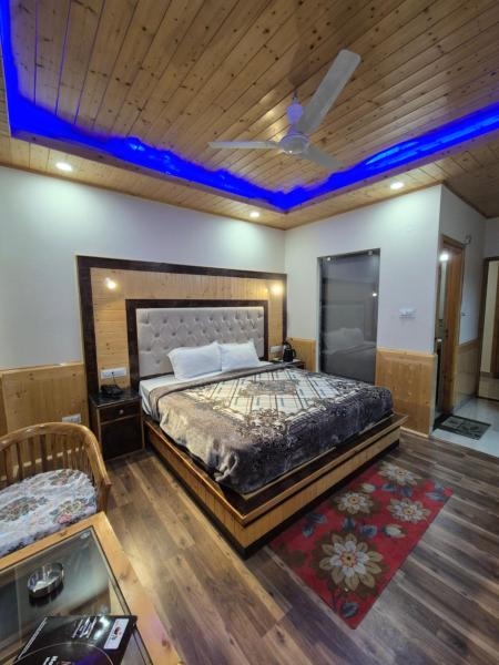 Hotel Surya Heights Manali, Забронировать  Отели Манали с парковкой, Парковка
