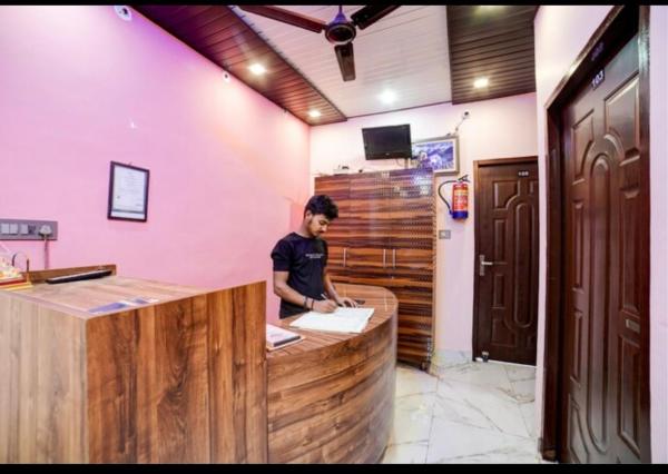Guest inn bharat mart, Забронировать  Халдвани штат Уттаракханд