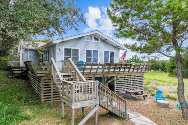 Ocean Breeze N Tees Village OBX, Забронировать  Отели Китти-Хок-Бич с парковкой, Парковка