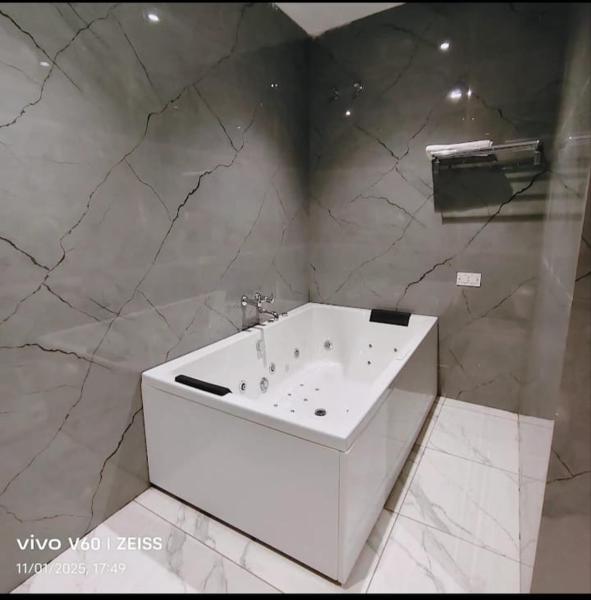 Hotel Bhumi Residency, Забронировать  Отели Панипат с парковкой, Парковка