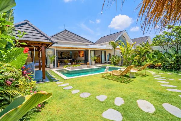 The Orange Sky - Stylish 3BR Pool Villa, Minutes to Canggu, Забронировать  Керобокан Бадунг