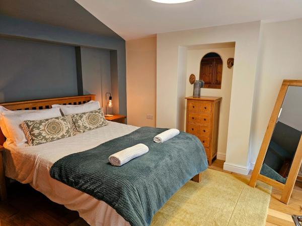 Treetops - Garden Flat with Woodland Access, Забронировать  Бристоль Англия