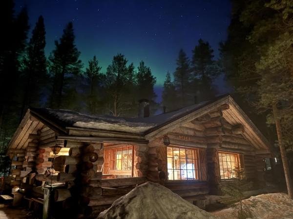 Villa Saga, a recently renovated log cabin in Levi, Забронировать  Отели Киттиля с парковкой, Парковка