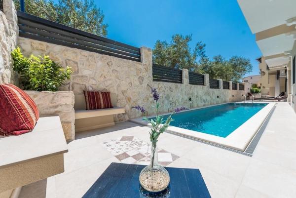 Apartments Vanja, Забронировать Апартаменты/квартира Отели Новалья с бассейном, Бассейн