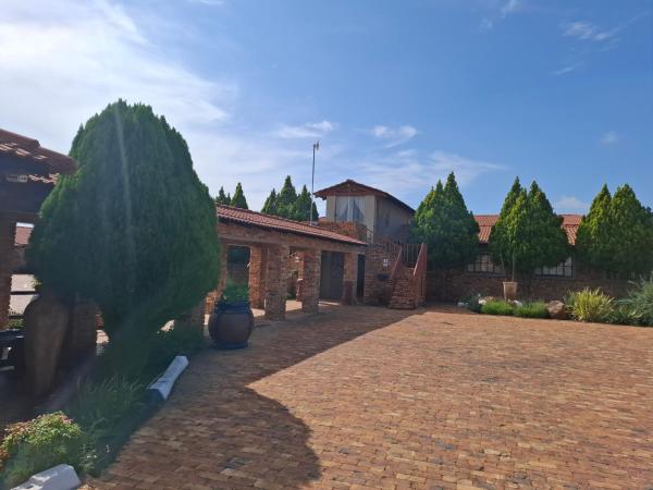 Rengwe guesthouse, Забронировать  Отели Fochville с парковкой, Парковка