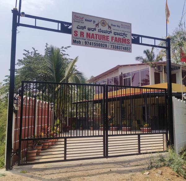 S R Nature Farms, Забронировать  Отели штата Махараштры с бассейном, Бассейн