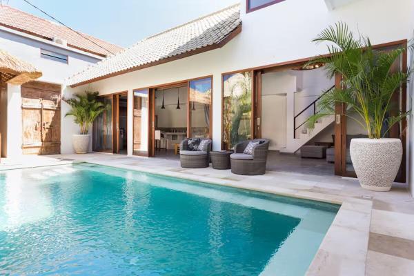 Luxury Villa Casey - Walk to the Beach, Забронировать  Отели Бадунг с бассейном, Бассейн