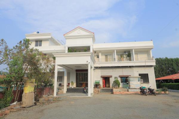 Srushti Resort, Забронировать Курортный отель Даулатабад штат Махараштра