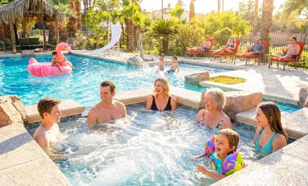 Resort style Villa for Families & Groups with Pool, Hot tub, Basketball, Mini golf, Забронировать  Лас-Вегас Невада