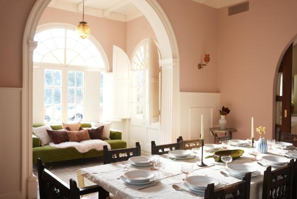 La Torre Retreat, Забронировать  Отели Борреда с парковкой, Парковка