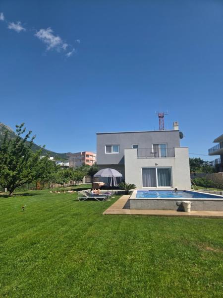 Villa Oaza, Забронировать  Отели Бара с бассейном, Бассейн