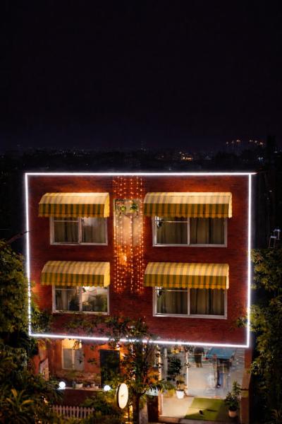 Saffron Inn - Near India Expo Mart, Забронировать  Отели Грейтер-Нойда 3 звезды, 3*