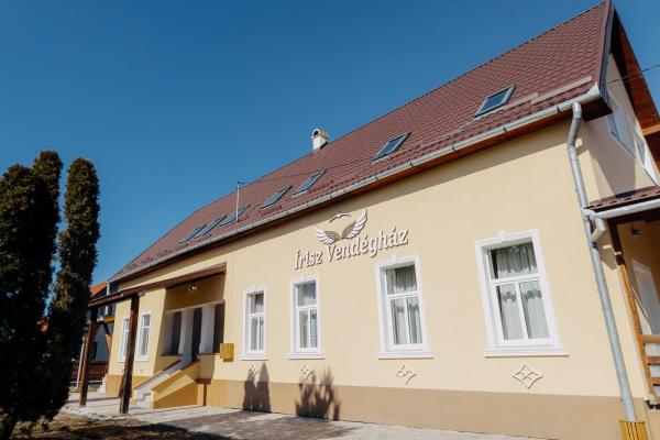 Írisz Vendégház, Забронировать  Отели Трансильвании с парковкой, Парковка