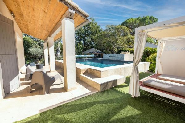 Villa CARLA with private pool, Забронировать  Бедаррид Воклюз