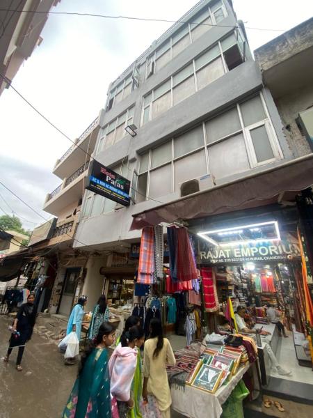Paras Hotel, Забронировать  Чандигарх Chandigarh Region